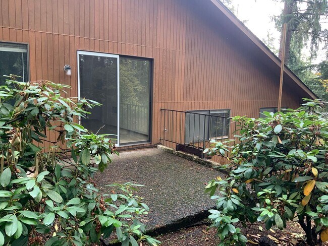 Building Photo - 422 Brookside Dr