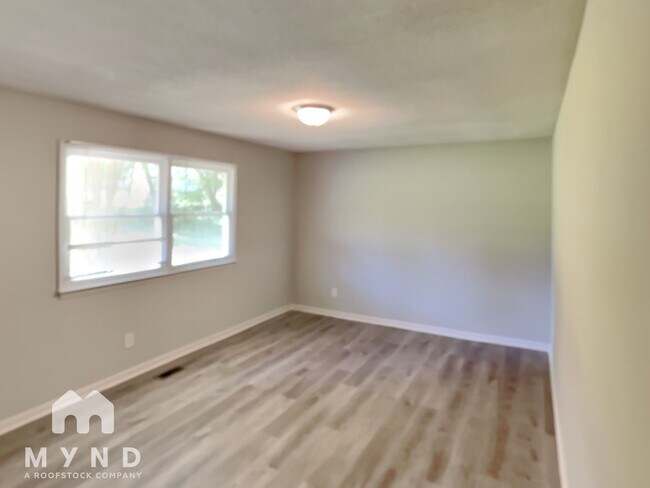 Building Photo - 4546 Lisa Dr