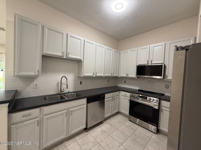 Building Photo - 7063 Deer Lodge Cir