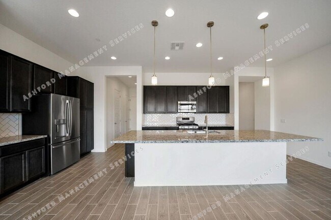 Building Photo - Luxury 3-Bedroom Townhome with Rooftop Dec...