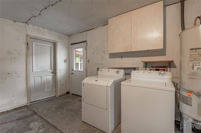 Building Photo - 2528 Ave N 1/2