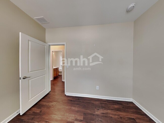 Building Photo - 3008 Fallondale Rd