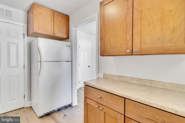 Building Photo - 5809 Fifer Dr