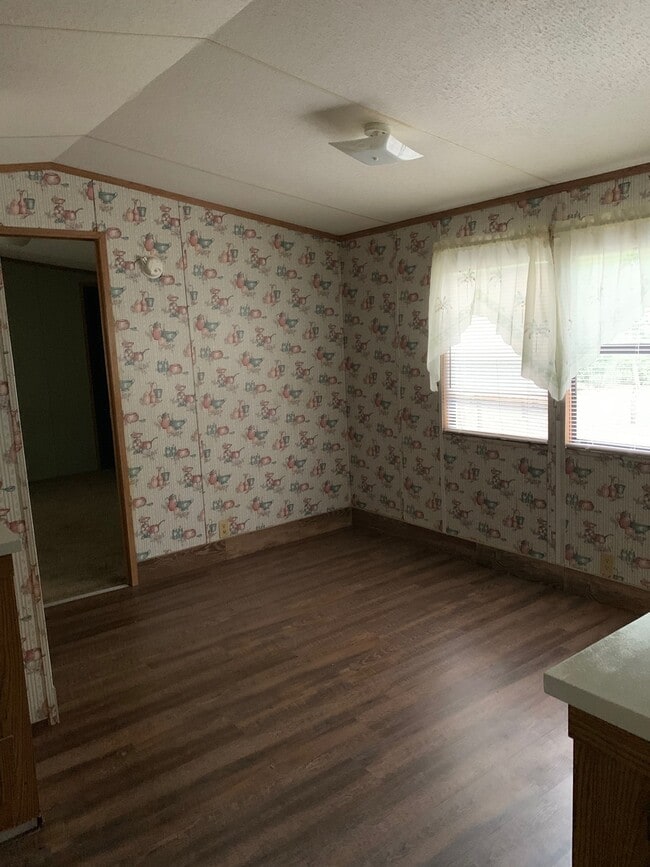 Building Photo - FOR RENT