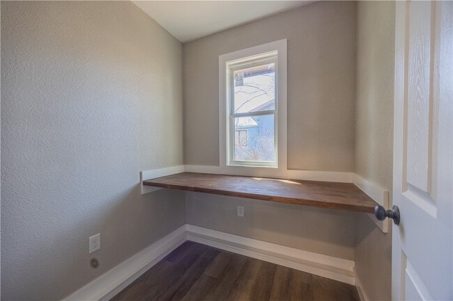 Building Photo - 17 Dillow Dr