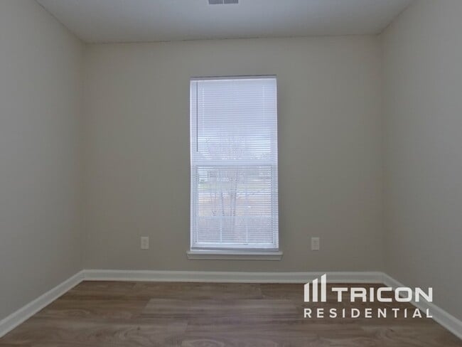 Building Photo - 1401 May Oak Cir