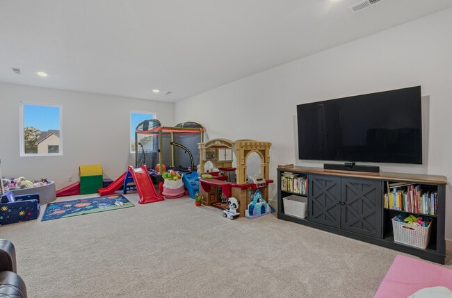 Building Photo - 704 Angels Rst Wy