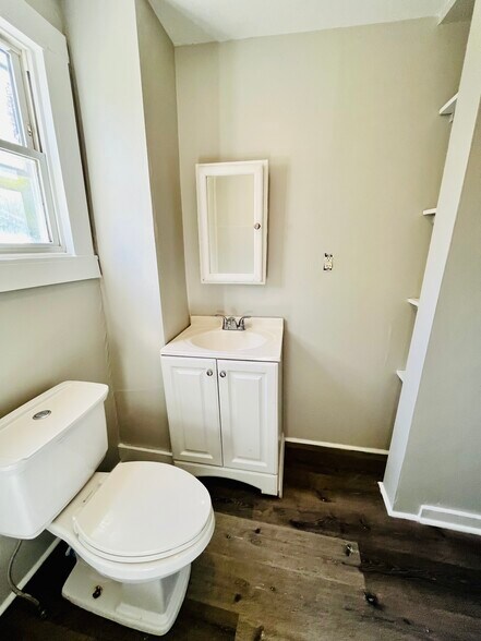 Building Photo - 2300 W Madison St