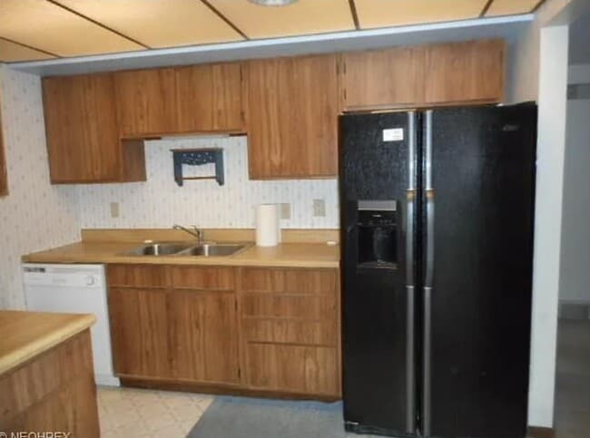 Building Photo - 227 Goodrich St