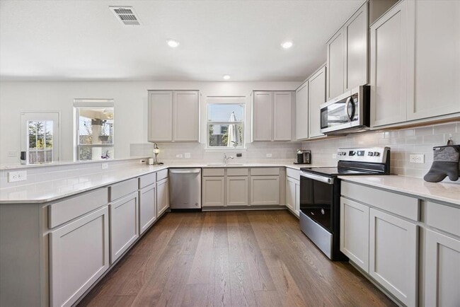 Building Photo - 7916 Crystalbrook W