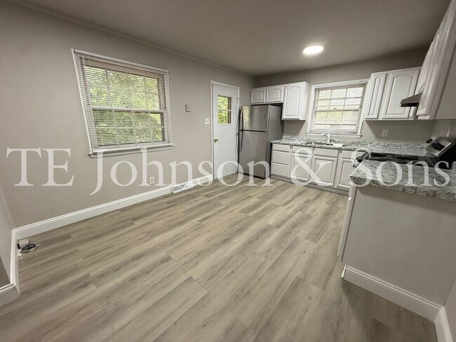 Building Photo - Charming 2 Bedroom Home with Hardwood Floors & Central A/C in Winston-Salem