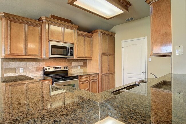 Building Photo - 6824 Fox Tail Dr