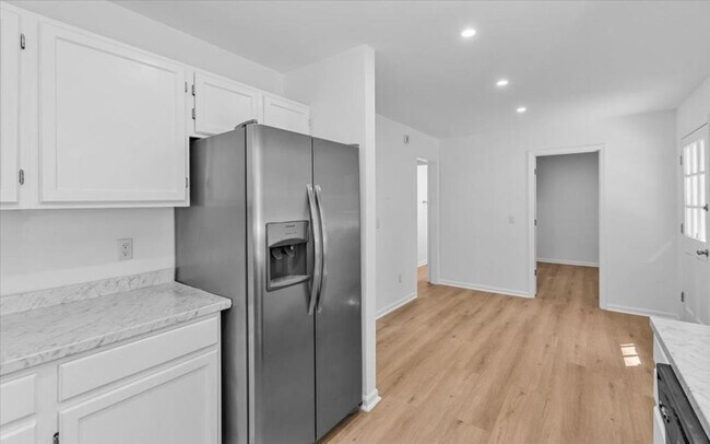 Building Photo - 120 Arcaro Dr