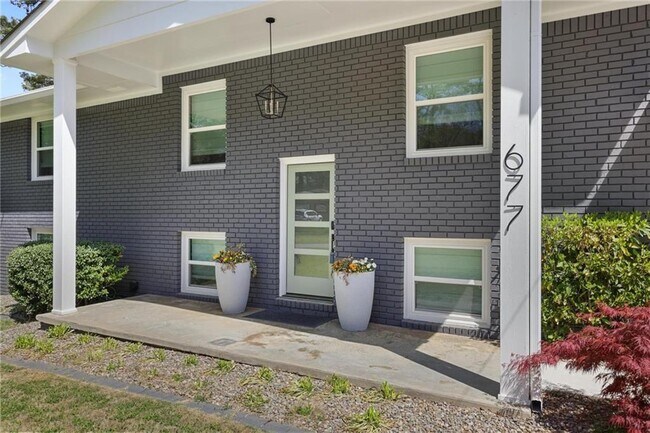 Building Photo - 677 Hillandale Cir