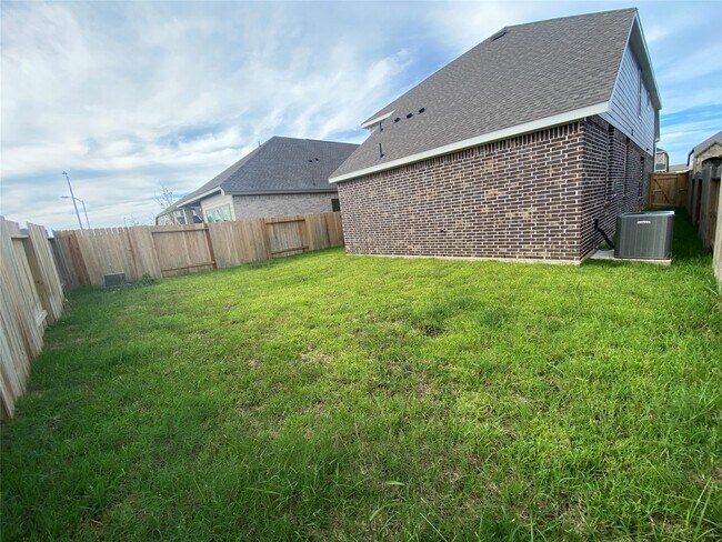 Building Photo - 31323 Balsam Hawk Ln