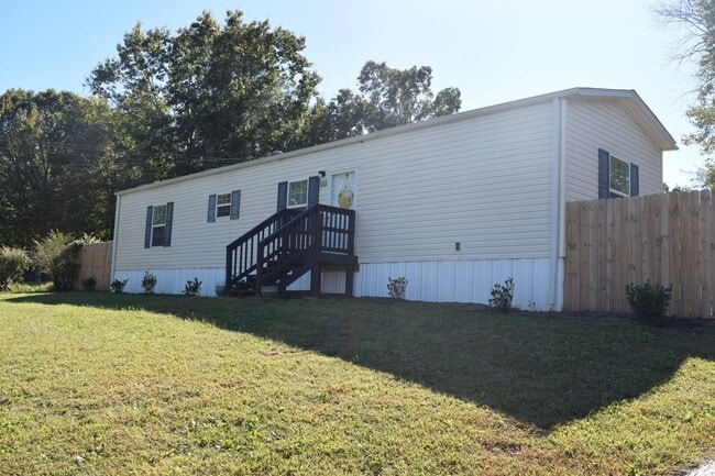 Primary Photo - Charming 2BR/1BA Furnished Home in Taylors...