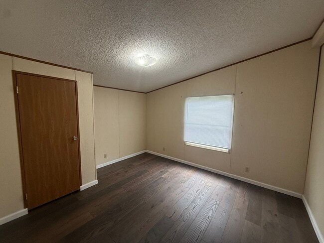Building Photo - 3 bedroom home in Eldon, MO!