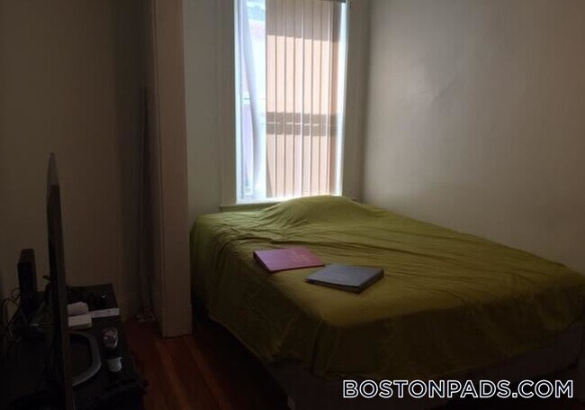 Building Photo - 26 Hemenway St