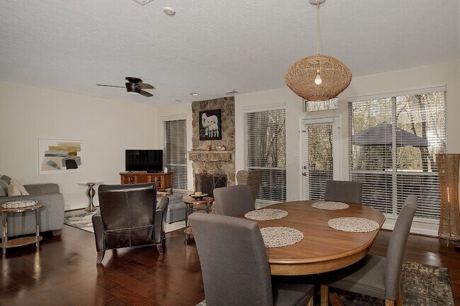 Building Photo - 174 N Valley Oaks Cir