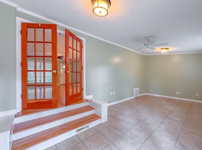 Building Photo - 2605 Lotus Dr