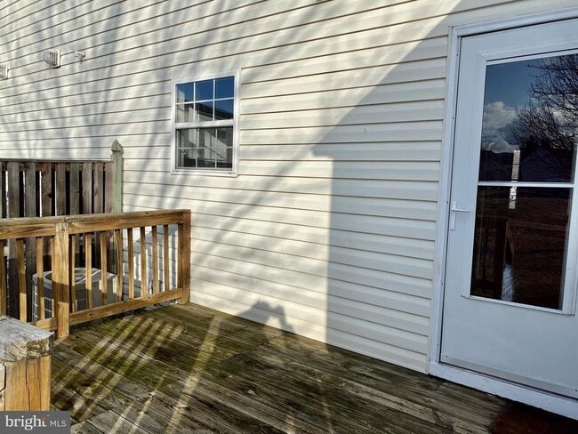 Building Photo - 142 Surrey Club Ln