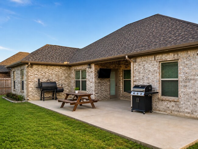 Building Photo - 2311 Camryn Ln