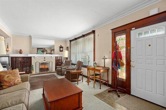 Building Photo - Fantastic 3bd/1.5ba home! Coming soon!