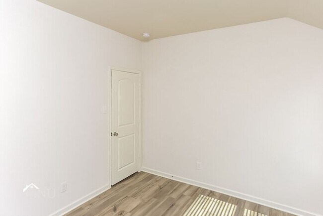 Building Photo - 1004 Wheatfield Ln