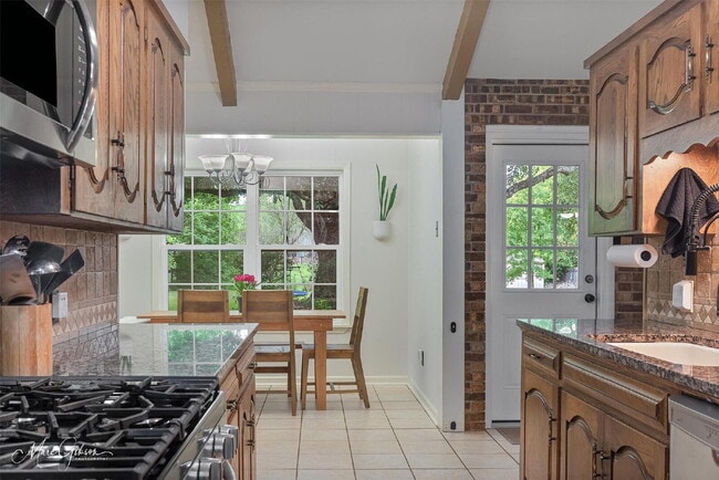 Building Photo - 7440 Camelback Dr