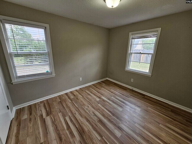 Building Photo - 10 Cinda Leigh Ct