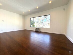 Building Photo - Fully Renovated 2-Bedroom in Prime West Ho...