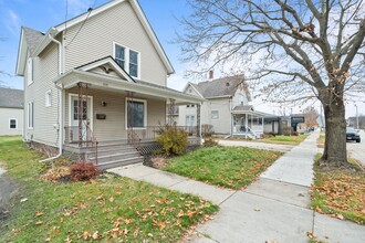 Building Photo - 208 W Chestnut St