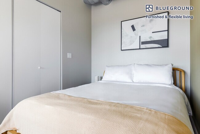 Building Photo - 211 W Scott St