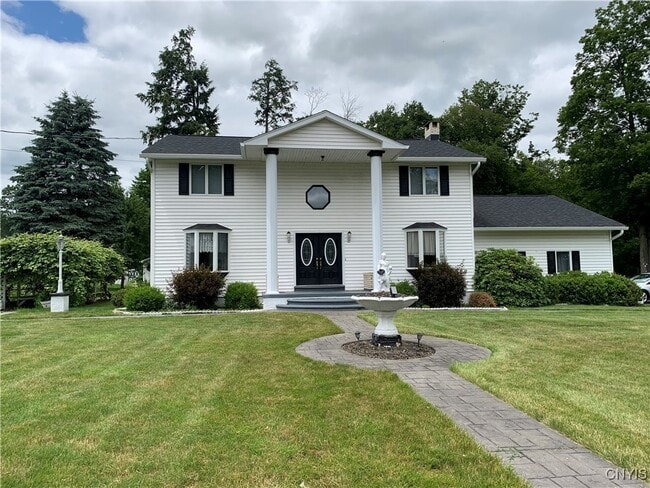 Primary Photo - 135 Button Ln