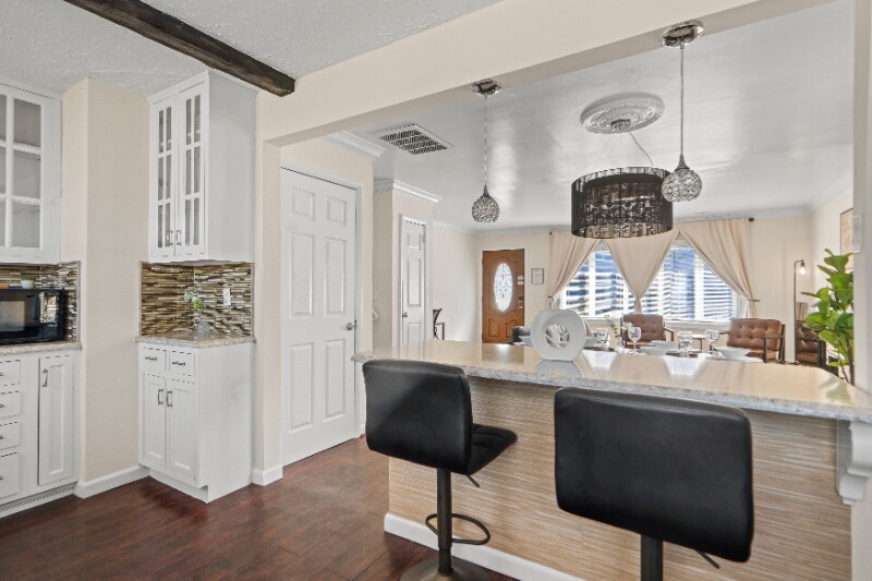 Building Photo - 9103 Columbia Ave