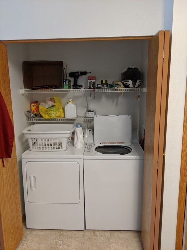 Building Photo - Rory 2270