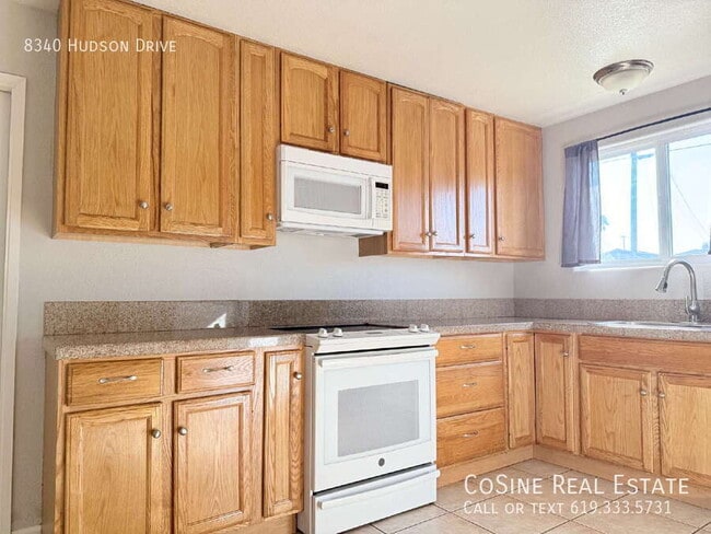 Building Photo - 8340 Hudson Dr