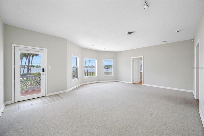 Building Photo - 401 Whitcomb Blvd