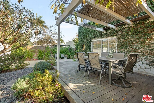 Building Photo - 10543 Almayo Ave