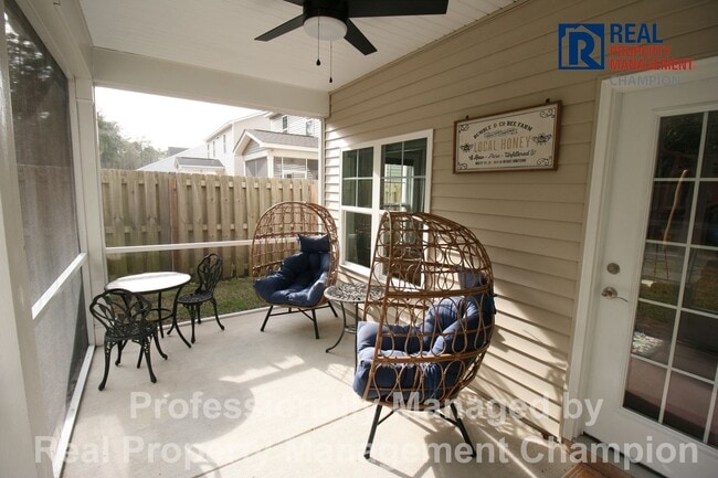 Building Photo - Immaculate 4 BD/3 BA Home w/Screened Porch and Fenced Back Yard
