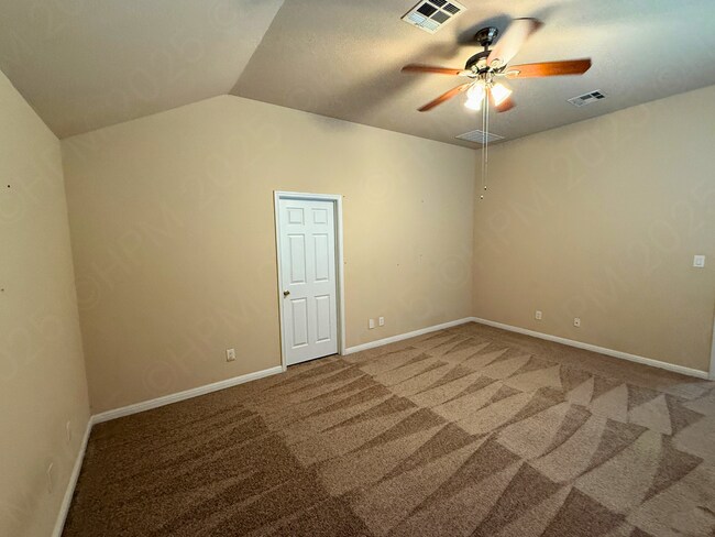 Building Photo - 18434 Rogers Bend