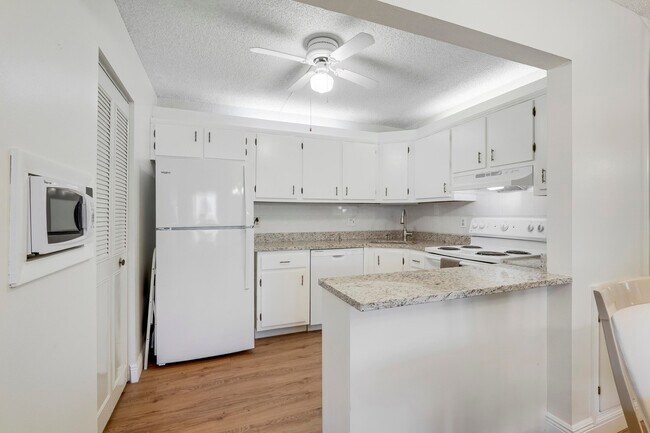 Building Photo - 5900 Whispering Pine Way