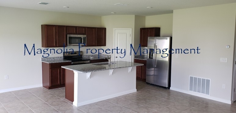 Building Photo - 1067 Kobuk St