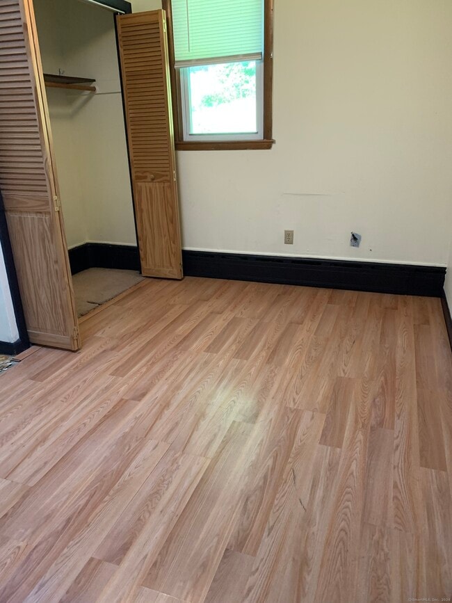 Building Photo - 230 Meadow St