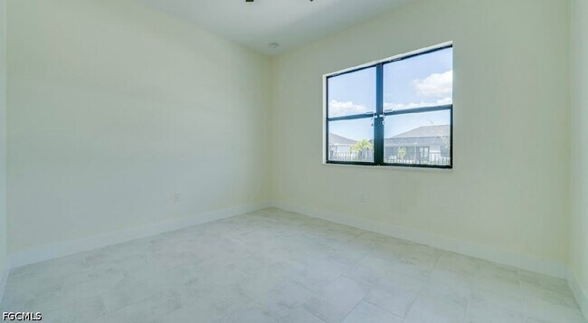 Building Photo - 141 SW 37th Pl