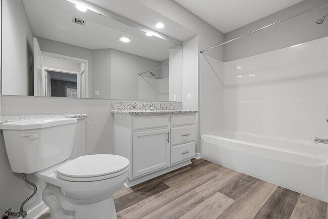 Building Photo - RENOVATED Condo Style Lower 1 Bedroom 1 Bathroom Apartment Available at Park Terrace Apartments