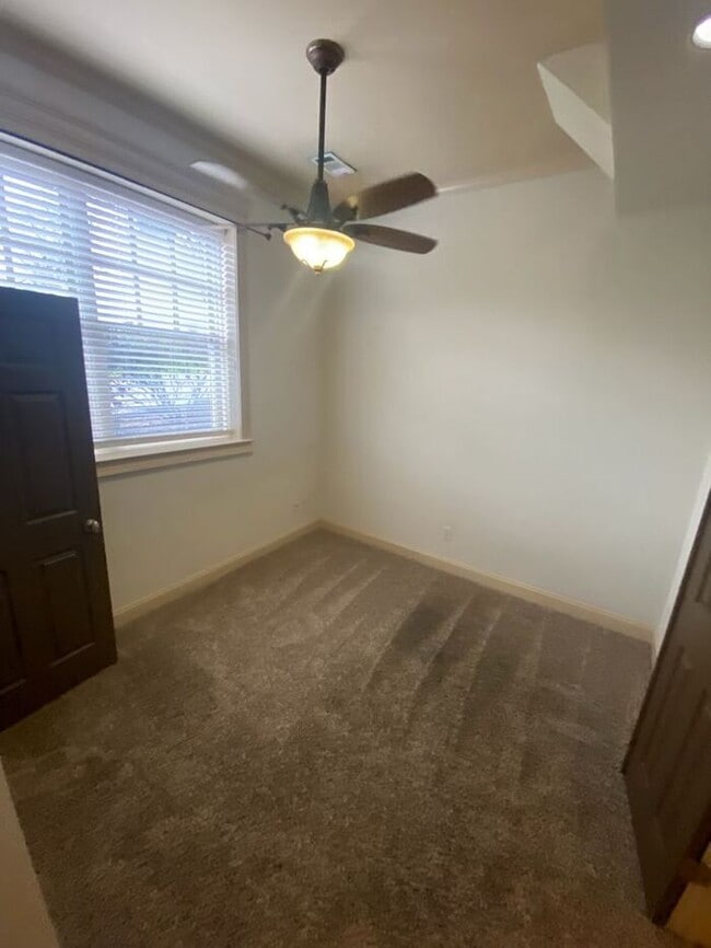 Building Photo - Excellent location, amazing upgrades and great price!