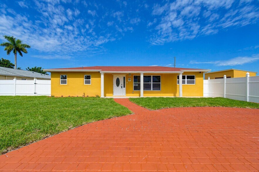 Building Photo - 15021 Jackson Rd