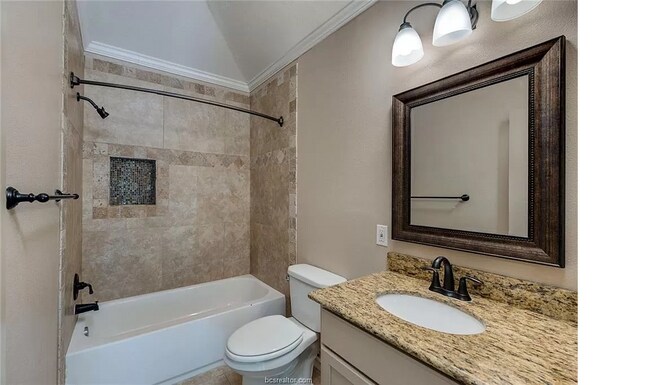 Building Photo - Comfy 4-Bed/3-Bath 3 blocks from A&M with all appliances, backyard, 5 min to grocery store