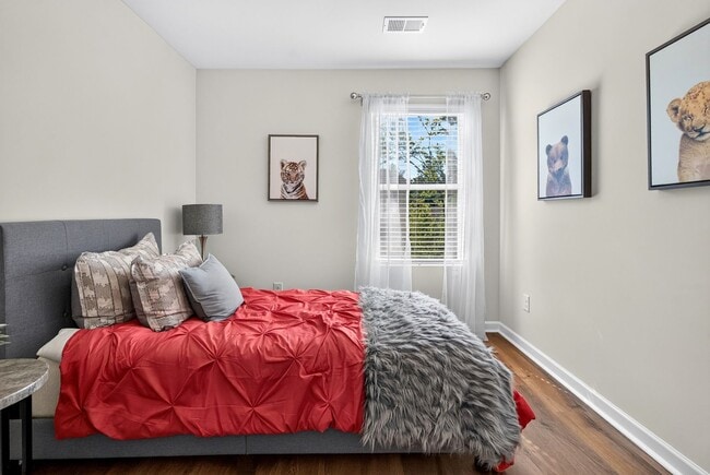 Building Photo - 3 Bedroom Townhome in Atlanta!